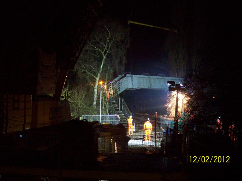 Lifting Beam set place above the bridge (350t crane)