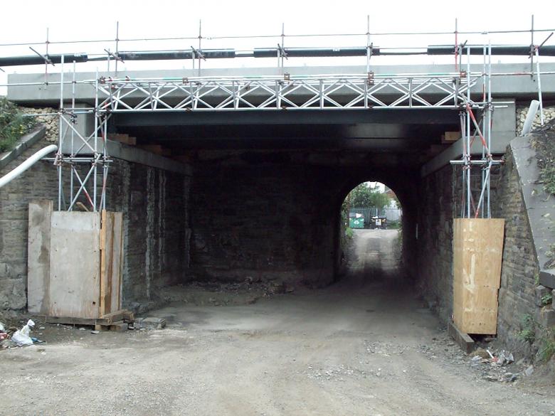 Edge Beam in place with cables ready for lifting over 